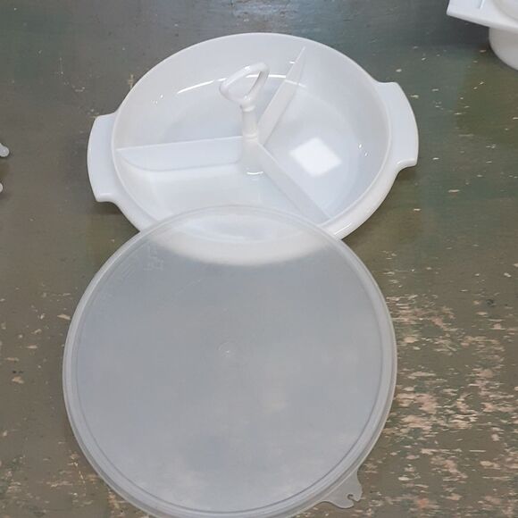 3 pc. Tupperware #405-2 divided tray, 11-909 relish dish, 732-1 condiment server - Picture 6 of 16